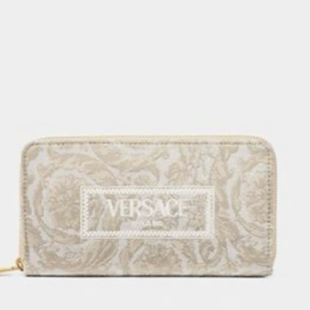 Versace Jacquard Barocco Long wallet BNIB with dust bag. Authentic SOLD OUT